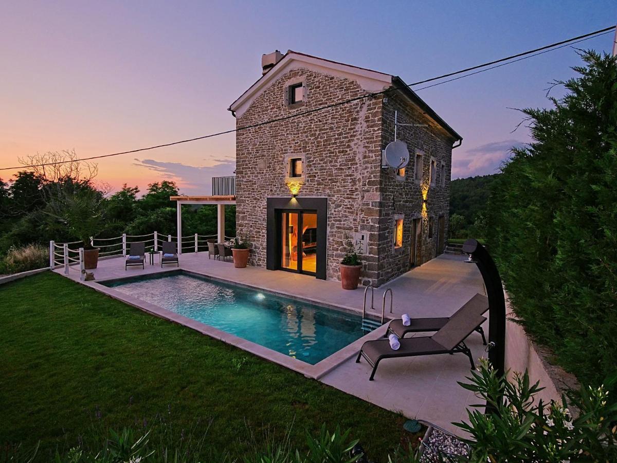 Villa Carica Krasica  Exteriör bild