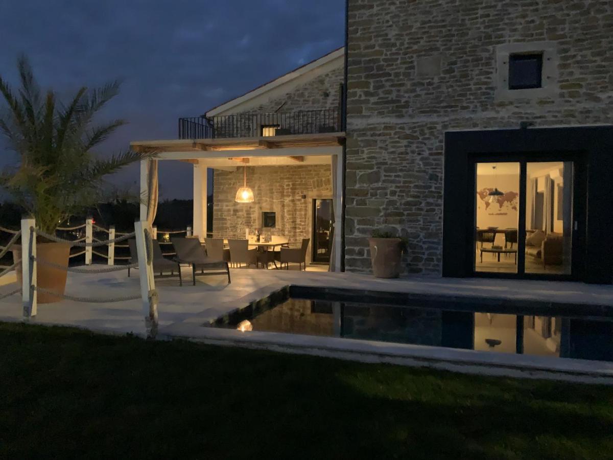 Villa Carica Krasica  Exteriör bild